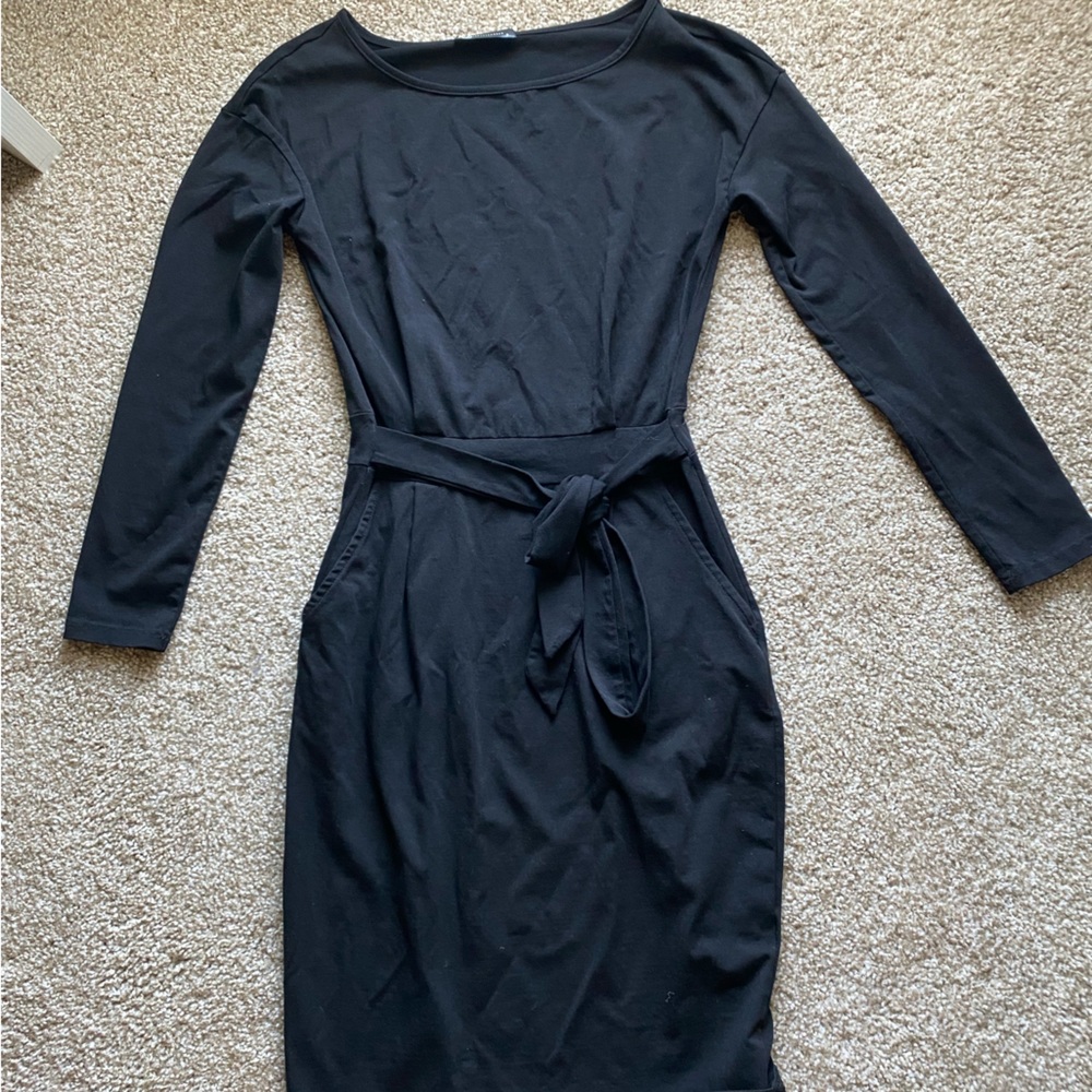 Casual black dress with tie and pockets